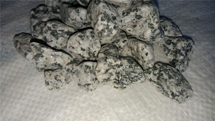 灵寿县诚信矿产品提供石家庄地区优良的麦饭石-供销石灰石